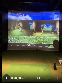 インドアシミュレーターで252ydを記録した画面｜AIスイング分析の成果